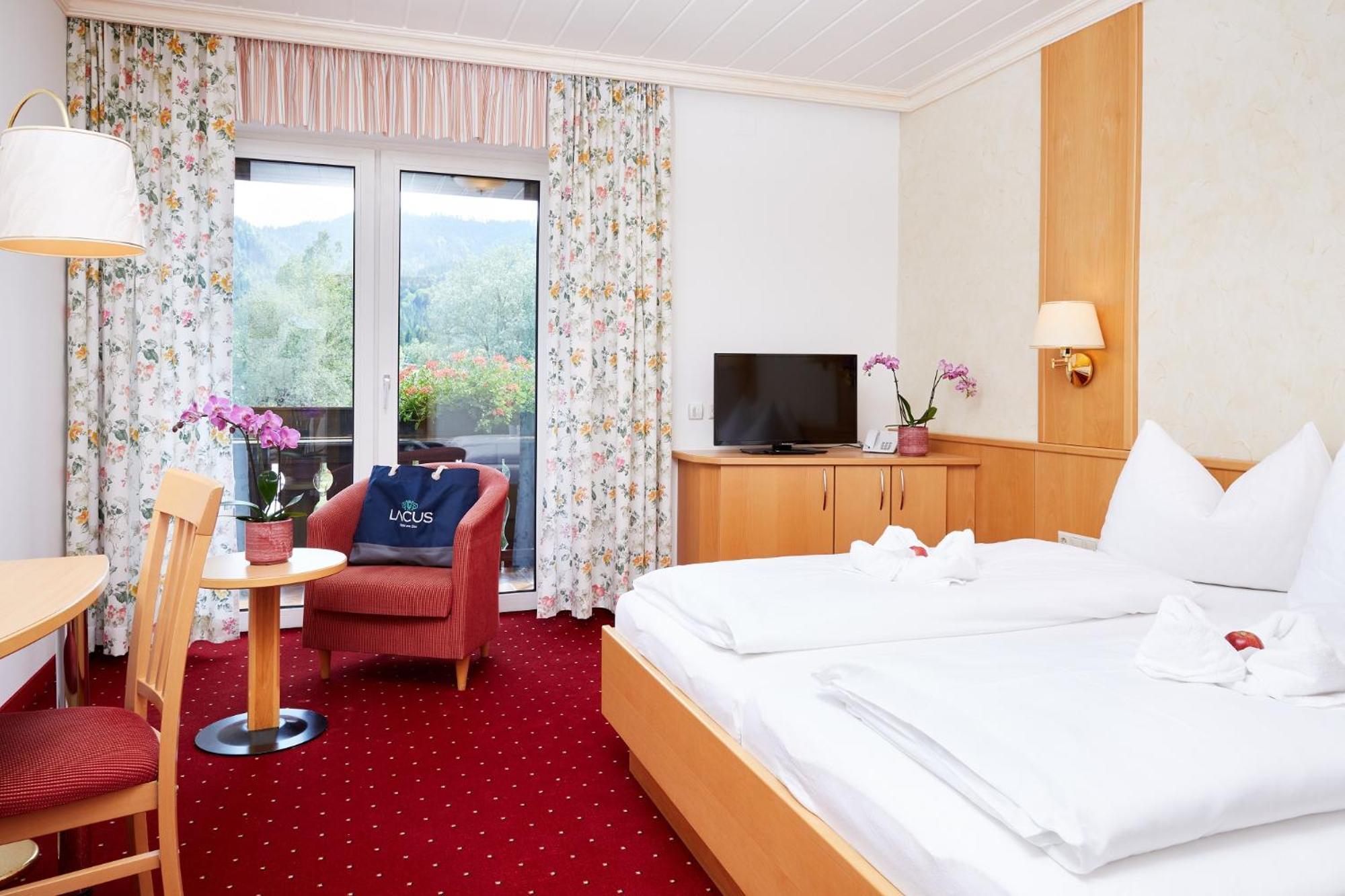 Lacus Hotel Am See Weissensee Dış mekan fotoğraf